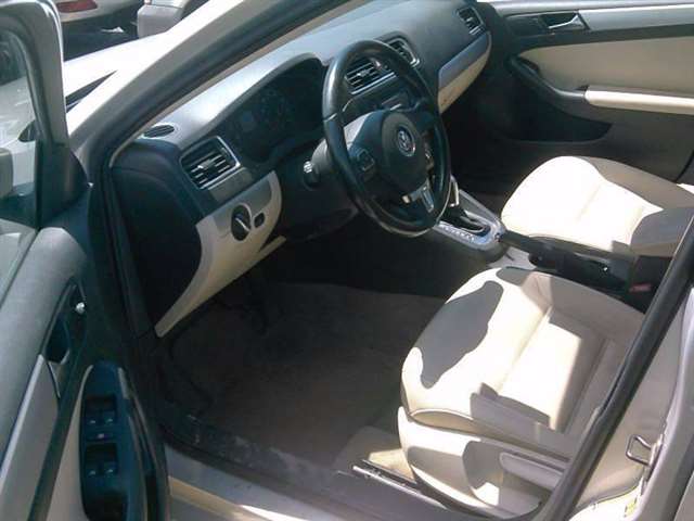 Volkswagen Jetta 2011 photo 2